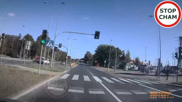 В Белостоке обсуждают лихой маневр водителя из Беларуси