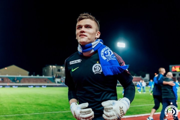 Вратарь сборной Беларуси по футболу получил страшную травму Вратарь сборной Беларуси по футболу получил страшную травму