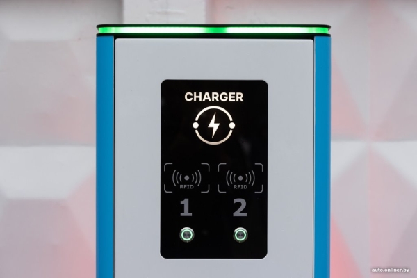 В Беларуси появился новый бренд ЭЗС. Первую станцию открыли в Колодищах В Беларуси появился новый бренд ЭЗС. Первую станцию открыли в Колодищах