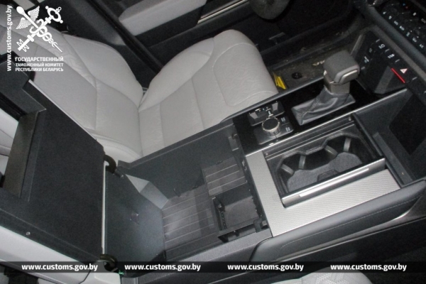 В ж/д вагоне, который должен был быть пустым, нашли автомобили на 500 тысяч долларов