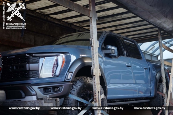 Перевозчик занизил стоимость ввозимых авто почти в 3 раза