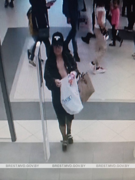 В Бресте милиция устанавливает личность женщины. Находилась в магазине на Машерова В Бресте милиция устанавливает личность женщины. Находилась в магазине на Машерова