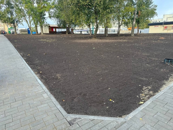 В Бресте завершают работы по обустройству новых дорожек в районе Набережной (за ЦУМом)