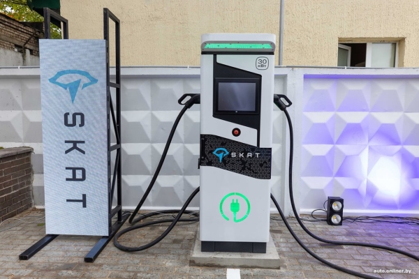 В Беларуси появился новый бренд ЭЗС. Первую станцию открыли в Колодищах В Беларуси появился новый бренд ЭЗС. Первую станцию открыли в Колодищах