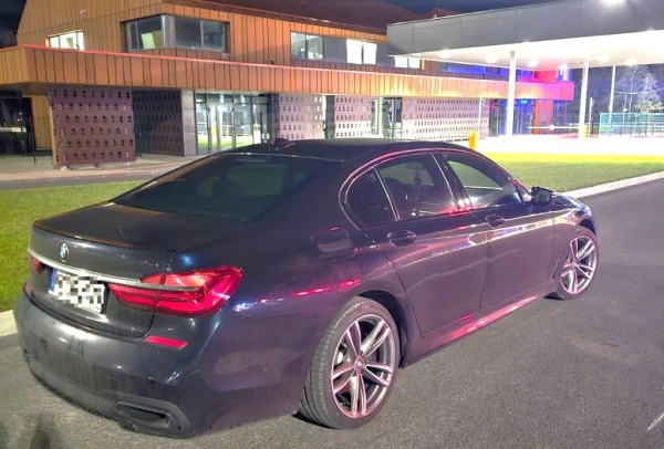 Этот BMW 7 угнали в Германии в субботу, а в понедельник на нем уже въезжали в Беларусь. Не вышло Этот BMW 7 угнали в Германии в субботу, а в понедельник на нем уже въезжали в Беларусь. Не вышло