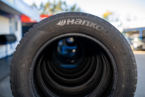 «В Германии они стоят 5 евро». Откровенный разговор с продавцом бэушных шин «В Германии они стоят 5 евро». Откровенный разговор с продавцом бэушных шин