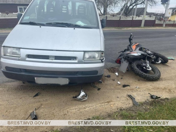 Автомобиль столкнулся с мотоциклом в Пружанском районе Автомобиль столкнулся с мотоциклом в Пружанском районе