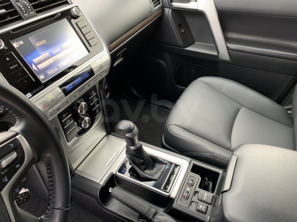 В Барановичах продается машина по цене дома: что в ней особенного