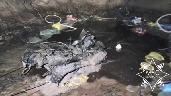 Этот тягач пролежал в реке в Гродненской области более 80 лет. Его вытянули наружу