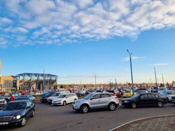 В Бресте от Гребного канала стартовал патриотический автопробег В Бресте от Гребного канала стартовал патриотический автопробег