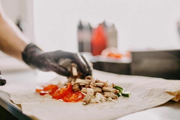 Новый фудтрак «Кебаб на месте» открылся в Задворцах в Бресте! Бизнес-ланчи, шаурма, бургеры, фри, гонконгские вафли и многое другое Новый фудтрак «Кебаб на месте» открылся в Задворцах в Бресте! Бизнес-ланчи, шаурма, бургеры, фри, гонконгские вафли и многое другое