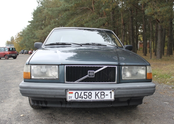 Настоящий «шведский чемодан»! На брестских улицах до сих пор ездит на неубиваемом Volvo 740 GL