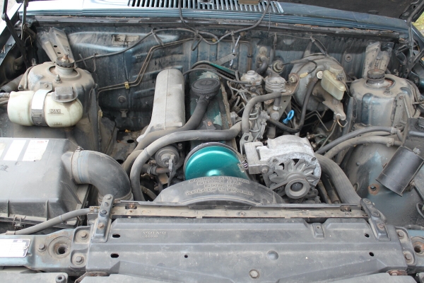 Настоящий «шведский чемодан»! На брестских улицах до сих пор ездит на неубиваемом Volvo 740 GL