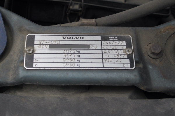 Настоящий «шведский чемодан»! На брестских улицах до сих пор ездит на неубиваемом Volvo 740 GL