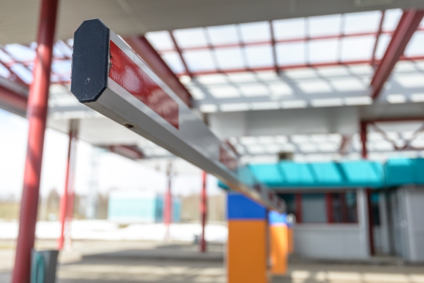 Мужчина лишился более 10 000 евро, потому что проехал 1 метр по «неправильной» дороге Мужчина лишился более 10 000 евро, потому что проехал 1 метр по «неправильной» дороге