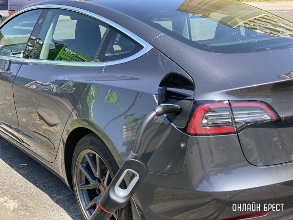 Возможность беспошлинного ввоза электромобилей в Беларусь продлили Возможность беспошлинного ввоза электромобилей в Беларусь продлили