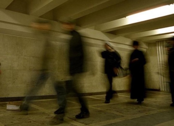 Белоруска справила нужду на глазах у прохожих. Чем все закончилось?