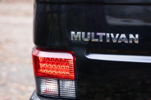 Полгода работы и $5 000 вложений! Белорус модно «затюнил» народный VW T4 Multivan Полгода работы и $5 000 вложений! Белорус модно «затюнил» народный VW T4 Multivan