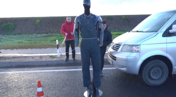 Милиция наглядно показала, как несколько секунд могут сломать жизнь пешеходу и судьбу водителю