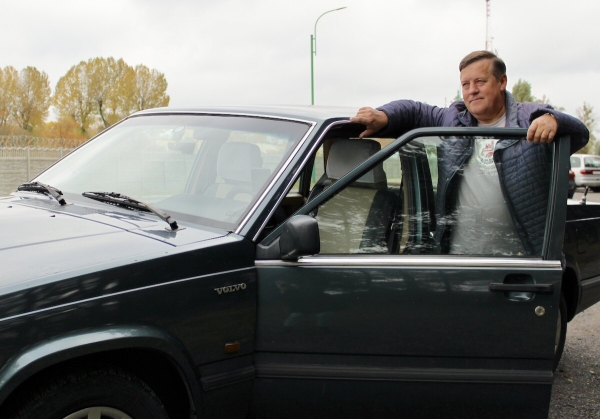 Настоящий «шведский чемодан»! На брестских улицах до сих пор ездит на неубиваемом Volvo 740 GL