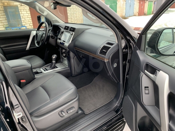 В Барановичах продается машина по цене дома: что в ней особенного