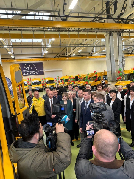 На ОАО «Брестмаш» состоялась торжественная церемония передачи специально оборудованного транспорта учреждениям образования Брестской области На ОАО «Брестмаш» состоялась торжественная церемония передачи специально оборудованного транспорта учреждениям образования Брестской области