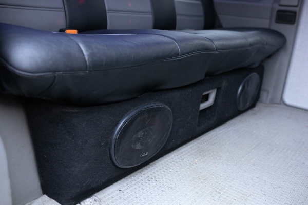 Полгода работы и $5 000 вложений! Белорус модно «затюнил» народный VW T4 Multivan Полгода работы и $5 000 вложений! Белорус модно «затюнил» народный VW T4 Multivan