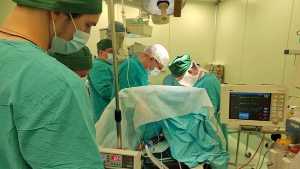 В Беларуси сделали операцию ребенку с врожденной аномалией позвоночника