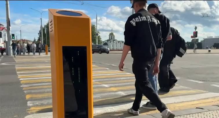  В Витебске тестируют «говорящие» столбики на пешеходных переходах 