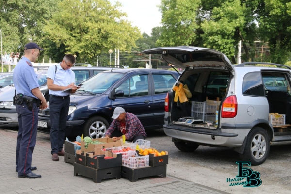 В Бресте прошёл рейд по местам несанкционированной торговли урожаем, выращенным на приусадебных участках В Бресте прошёл рейд по местам несанкционированной торговли урожаем, выращенным на приусадебных участках