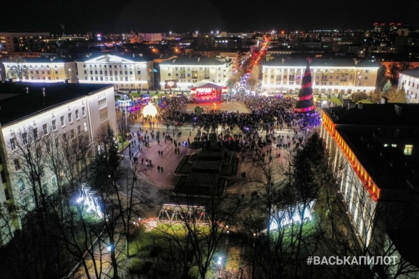 В Бресте «зажгли» главную ёлку города. Вид с высоты