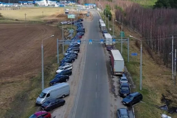 Некоторые водители у ПП «Бенякони» получают штраф до 10 базовых, а кому-то блокируют колеса. За что Некоторые водители у ПП «Бенякони» получают штраф до 10 базовых, а кому-то блокируют колеса. За что