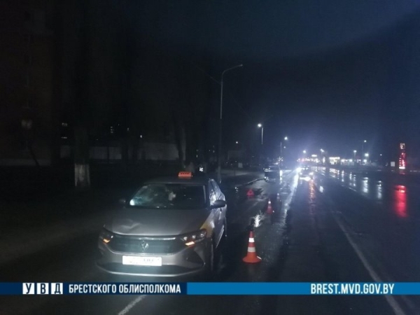 Машина сбила женщину в Брестской области, пересекавшую проезжу часть на зеленый свет Машина сбила женщину в Брестской области, пересекавшую проезжу часть на зеленый свет