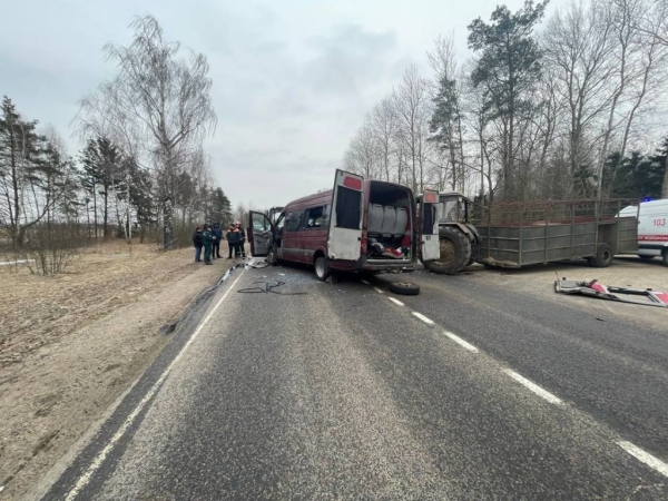 Маршрутка с пассажирами попала в аварию под Бобруйском Маршрутка с пассажирами попала в аварию под Бобруйском
