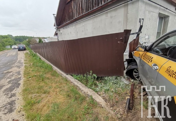 Водитель из Бреста врезался в дом в Каменце Водитель из Бреста врезался в дом в Каменце