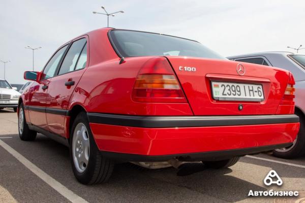 «Нет года выпуска, есть состояние». В Беларуси владельцы старых Mercedes собрались на большую встречу