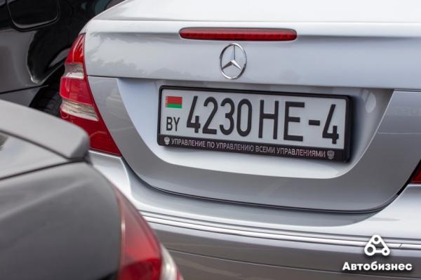 «Нет года выпуска, есть состояние». В Беларуси владельцы старых Mercedes собрались на большую встречу