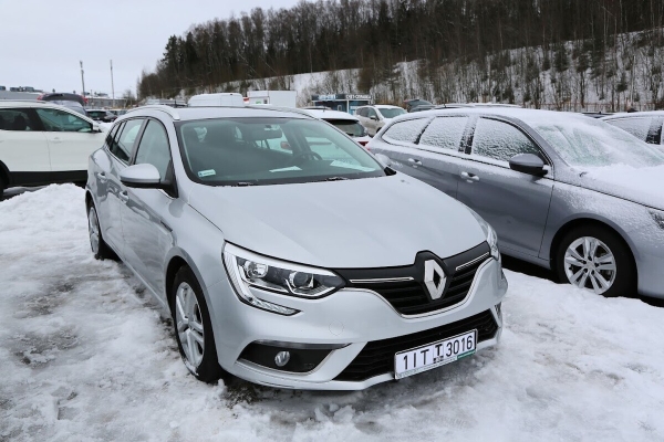 Цены сегодня и год назад. Сравнили прайсы популярных VW Passat, Citroen C4 Picasso и Renault Megane Цены сегодня и год назад. Сравнили прайсы популярных VW Passat, Citroen C4 Picasso и Renault Megane