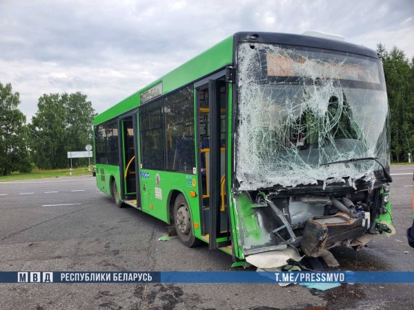 В Пинском районе столкнулись два автобуса В Пинском районе столкнулись два автобуса