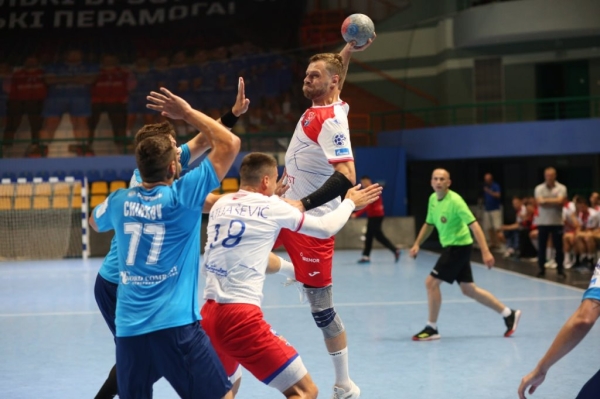 В домашнем спарринге гандболисты «Мешков Брест» уступили соперникам из Санкт-Петербурга