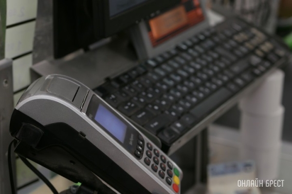 Как снять наличные через кассу в магазине?