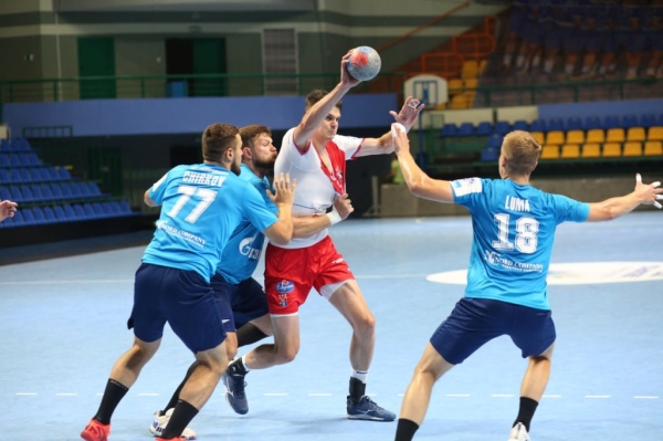 В домашнем спарринге гандболисты «Мешков Брест» уступили соперникам из Санкт-Петербурга