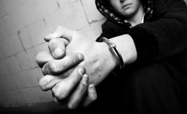 В Каменецком районе двое молодых людей шантажом заставили школьника зарегистрироваться в наркошопе В Каменецком районе двое молодых людей шантажом заставили школьника зарегистрироваться в наркошопе